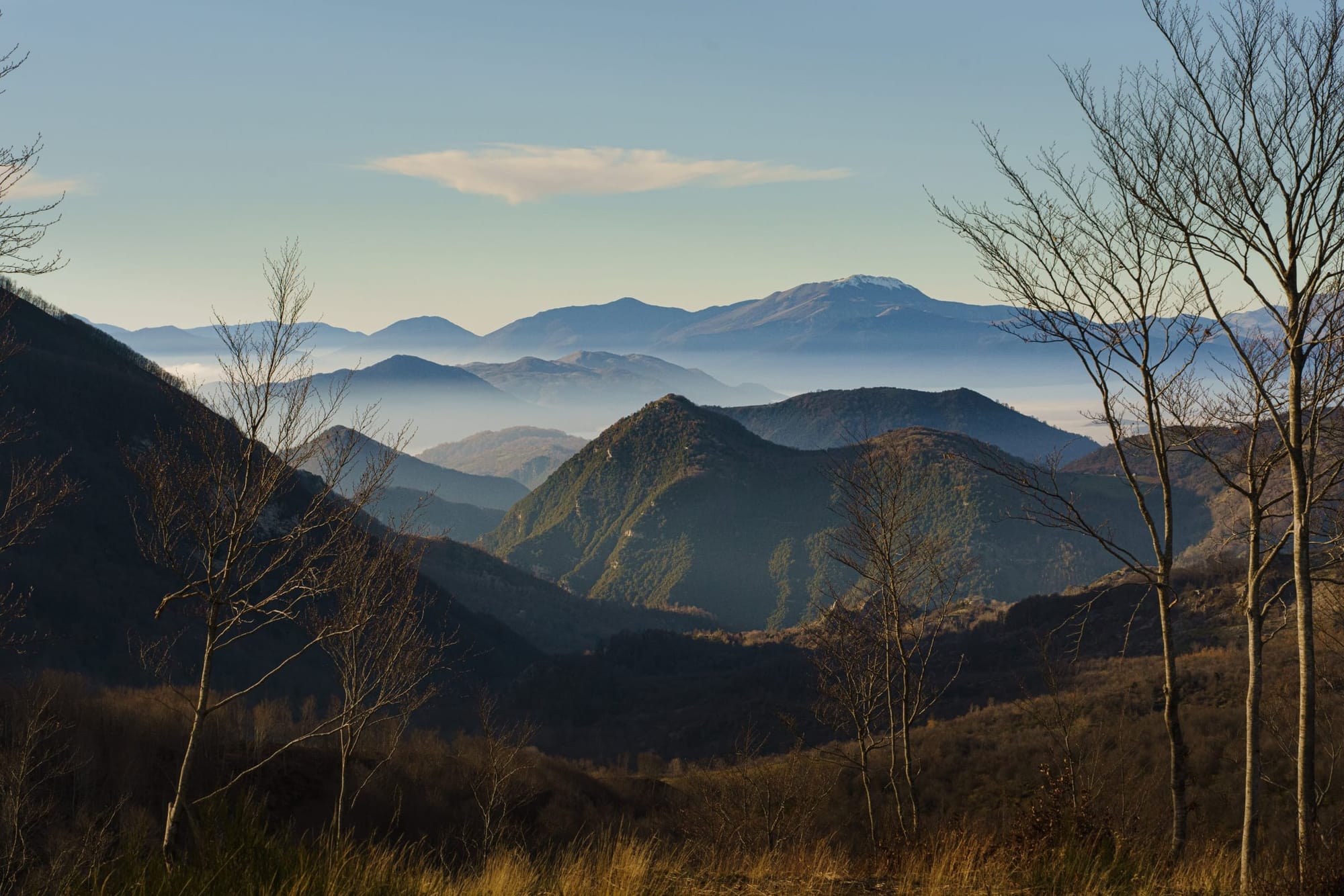 Montagne e valli del Parco Nazionale del Cilento, Vallo di Diano e Alburni tra la nebbia del mattino